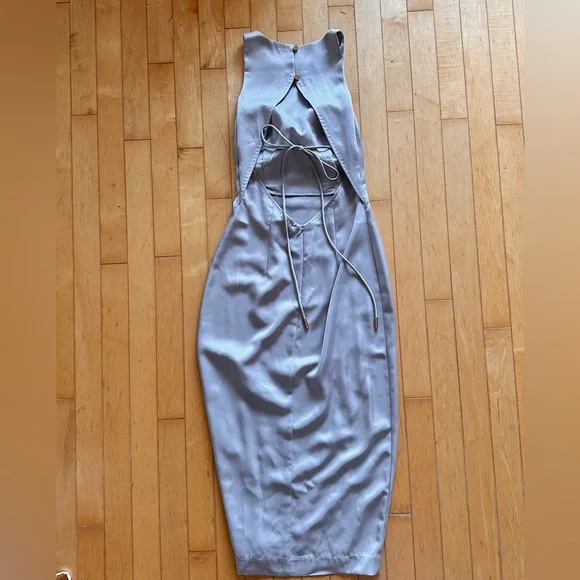 Khan satin padded open back midi dress - Picture 5 of 6